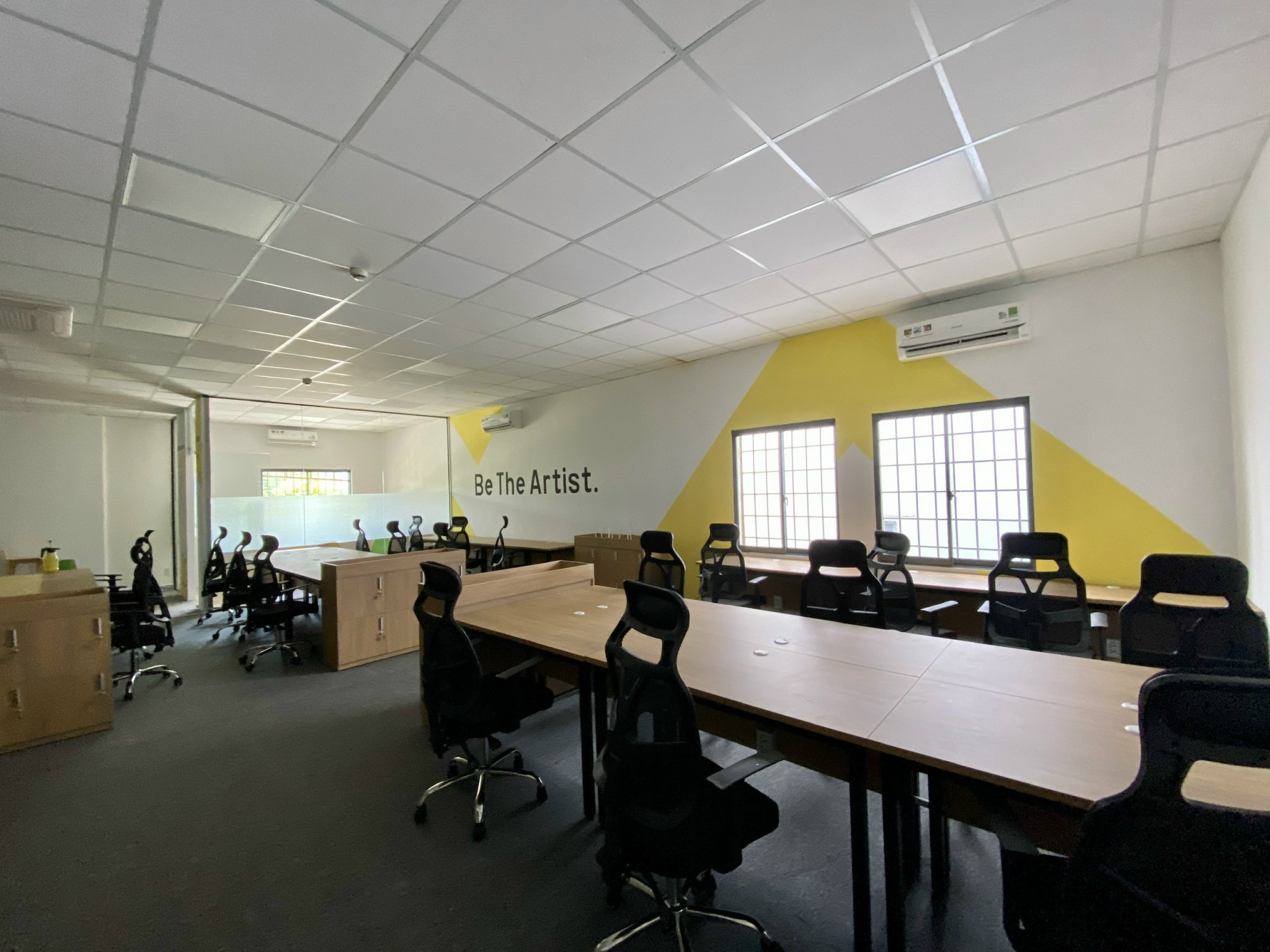 Cho thuê văn phòng đẹp rẻ – Tòa nhà mặt tiền CMT8, Phường Bến Thành, 110m2, giá 35tr/th chưa VAT.